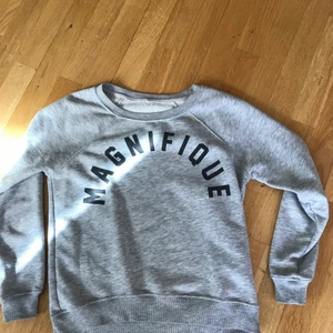 Sweatshirt med tryck - Sweatshirt från gina tricot
