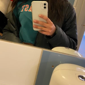 Grön collegetröja med tryck  - Snygg cropped hoodie💕💕