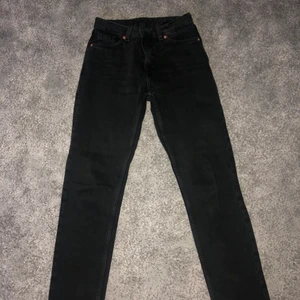 Monky jeans - Använda fåtal gånger men säljer pga att jag inte får på mig dom nu💕 Storlek 26 från Monky. 