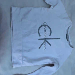 Calvin Klein  - Säljer min Calvin Klein Hoddie (ÄKTA) pågrund av att den har blivit för liten! Storlek XS (Ops! Köparen står för frakten!)