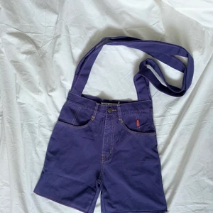 Tygväska - En väska gjord på ett par barnbyxor!! Följ omgwowcoolt på Instagram för mer!! Frakt tillkommer