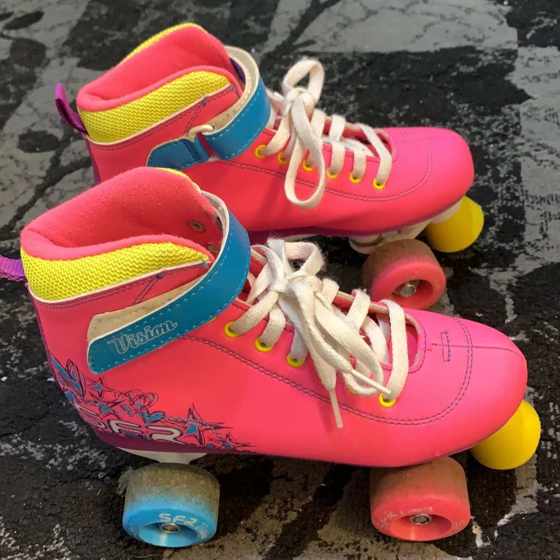 Vill inte ha de längre och de står bara i mitt rum och kommer inte till Användning längre om någon är intresserad kan jag möta upp personen