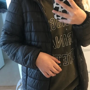 Everest jacka - Storlek: 158/164 , XS. Passar bra på mig och jag är ca 1,60 d