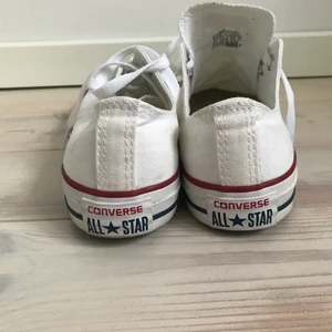 Skor - Nästan helt oanvända låga converse🌸🌸 Fint till sommaren!!😋 Skriv för mer bilder