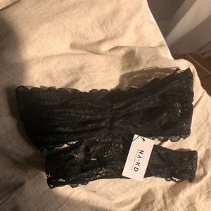 Svart bandeau bh från Nakd storlek S - Oanvänd bandeau bh från Nakd. Kan mötas i Linköping annars tillkommer frakt ☺️