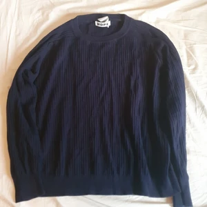 Hope tröja unisex - Säljer denna otroligt bekväma tröja från Hope. Jag har växt ur detta plagg och säljer då vidare den för ett mycket rimligt pris.