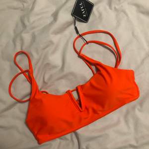 Super fin orange bikini från Zaful i storlek S/36 men skulle säga att det är mer åt 34 hållet 💜 Aldrig använd! Endast testad 💜 fin snörning i bak 💜 skriv privat om du har fler frågor eller vill ha fler bilder! 💜 ENDAST 30kr + 15kr FRAKT!!!! 