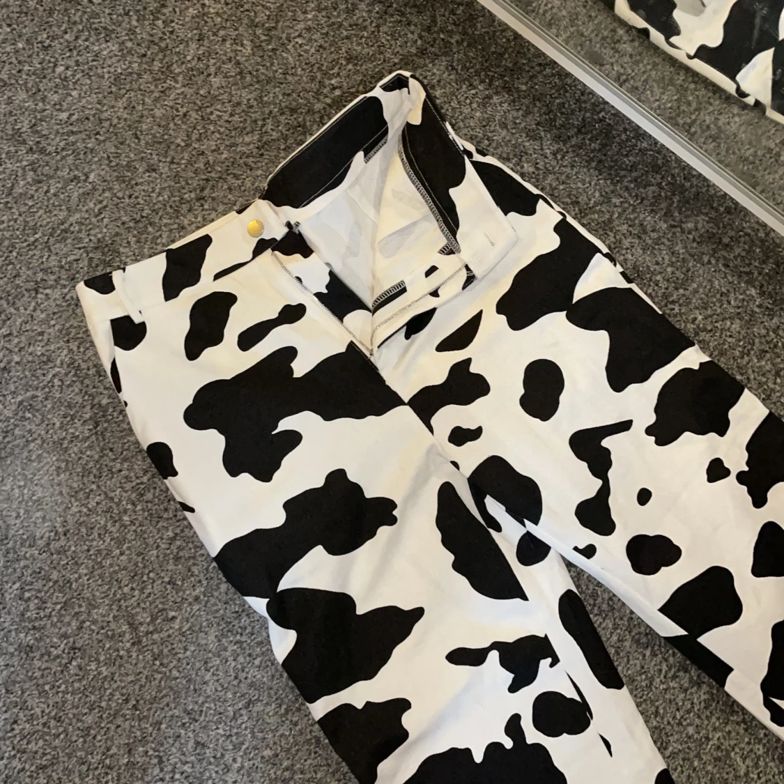 Cow print byxor