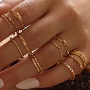 Guld ringar - Säljer guld ringar eftersom att dem är för små för mig. Skriv privat för mer info, köparen står för frakt 12kr💕