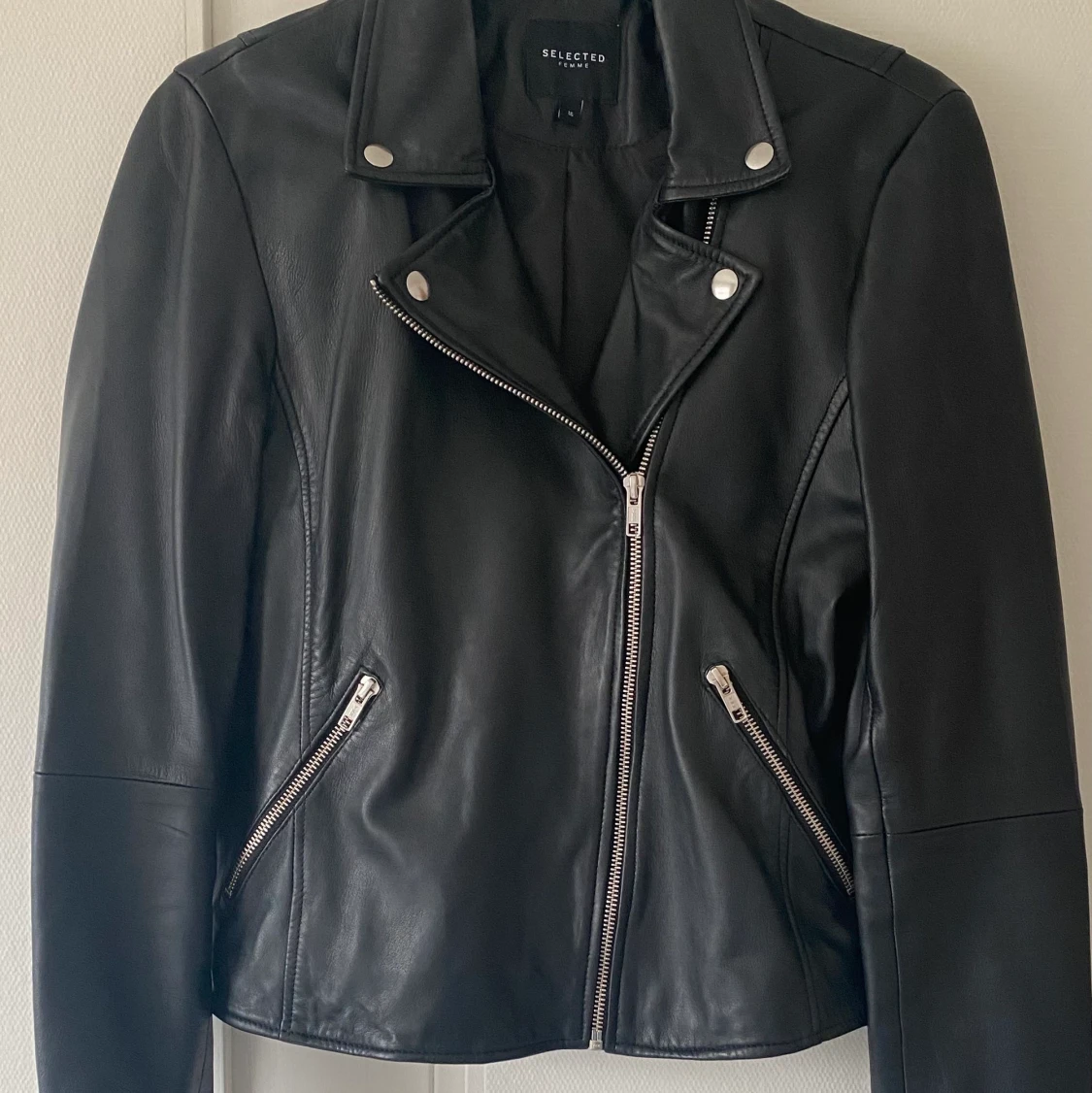 Svart skinnjacka  - 91