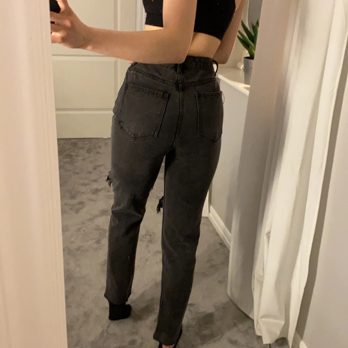 Svarta jeans med hål - 91