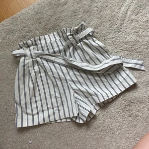 Randiga shorts  - Från zara