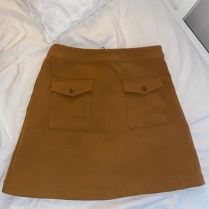 Söt kjol med fickor  - Brunbeige kjol, strl 36