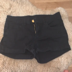 164  - Ett par svarta jeans från hm 