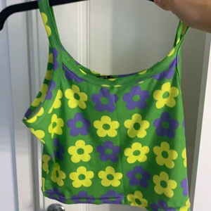 Shein linne strl S - Säljer detta fina linne från shein som tyvärr ej kommit till användning då det inte riktigt är min ”stil”. Men annars är linnet i jättefint skick! Kan mötas upp eller fraktas. Köparen står för frakten!