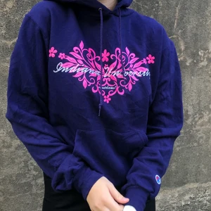 Vintage hoodie - Vintage Hoodie storlek S. Kom gärna med bud i kommentarerna 