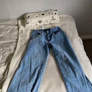 Detta är ett par jeans från shein i strl 44, aldrig använda! 150 kr inkl frakt