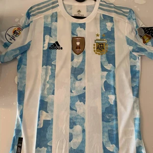 Sport t shirt - Storlek xl men det är player vision.                                               Helt ny använder inte