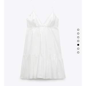 Säljer denna oanvända klänning från zara. Kan mötas i Stockholm annars står köparen för frakten.