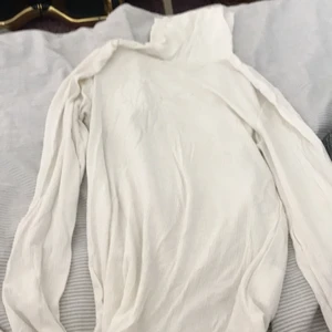 Topp  - Jätte fin och luftig topp aldrig använd 