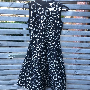 Finklänning storlek 34 - Oanvänd 