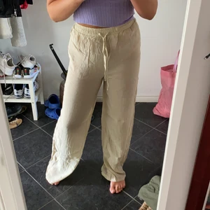 Linnebyxor - Säljer dessa linnebyxor från missguided i strl 36 som är slutsålda. Endast provade. Kontakta mig vid intresse eller frågor💕