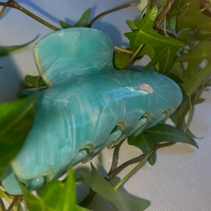 Blå hårklo - Blå hårklo som säljs för 20kr+12kr frakt✨