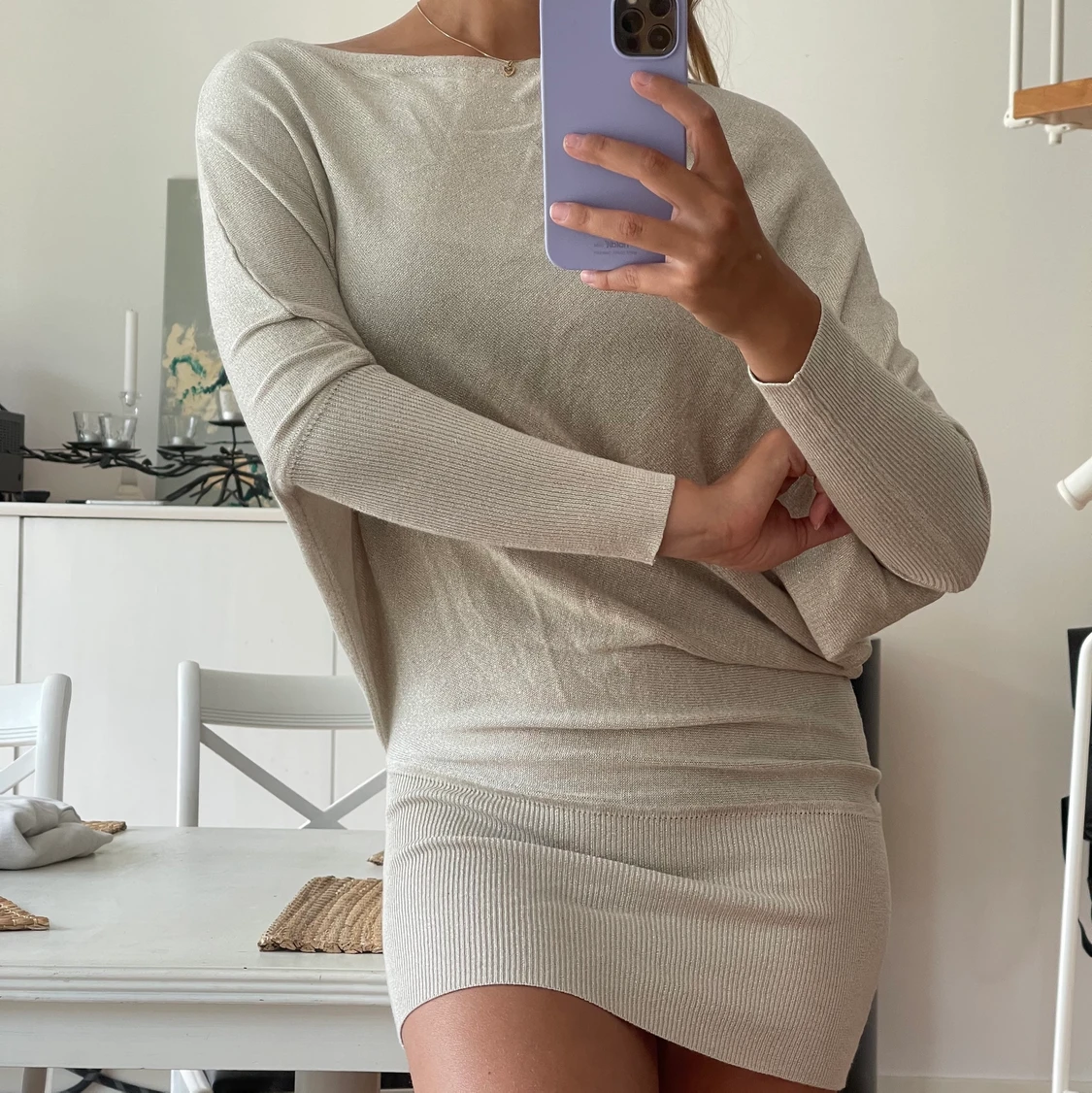 Glittrig beige klänning i stl M