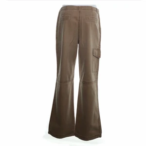 Cargo pants - Så fucking snygga Cargopants som tyvärr är alldeles för korta på mig som är 1,70 cm lång. Köpte dom för 470kr men säljer för 350kr!