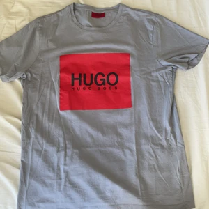 Hugo boss t-shirt - Hugo boss t-shirt endast använd fåtal gånger. Storlek M. Nypris 600kr mitt pris 350kr