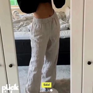 Linnebyxor XS - Intressekoll på ett par sjukt trendiga linnebyxor från Gina i strl 32 (passar mig som i vanliga fall har 34/ mindre 36). Byxorna är i nyskick men endast en söm nere som är uppsprättad. Byxorna är slutsålda på hemsidan 🤍 (första bilden är lånad!)