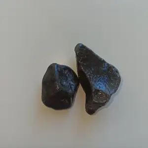 2 kristaller 1 liten och 1 stor, troligen svårt måne sten. Liten kostar 40kr stor kostar 55kr köp båda för 105kr