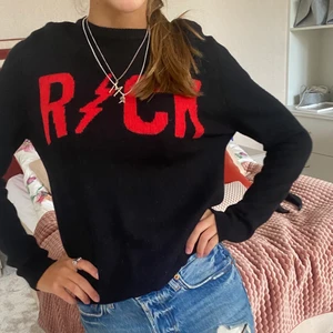 Zadig tröja - Cool cashmere tröja från zadig kids i storlek 14 år (passar mig som vanligtvis har xs-s). Varit en stor hit i min garderob men ändå bra skick, inga hål mm. Frakt tillkommer!!  Bud på 520kr!