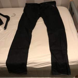 Svarta replay jeans. Storlek 32 midja och 34 i längden