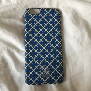 by madeleine birger skal - As snyggt skal från by madeleine birger som jag inte kan ha då jag fått ny telefon. Köparen står för frakten. Frakten på detta skalet är 12kr💕 Skriv vid frågor. Budgivning i kommentarerna om fler är intresserade