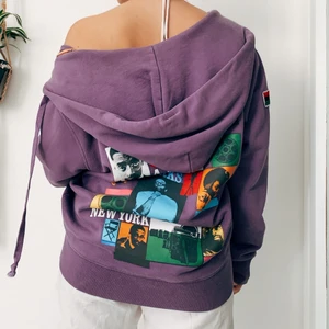 Lila hoodie - Lila oversize Spike Lee hoodie. Storlek s, motsvarar m. Buda på, svarar gärna på frågor! 🔮 bjuder på frakten!!