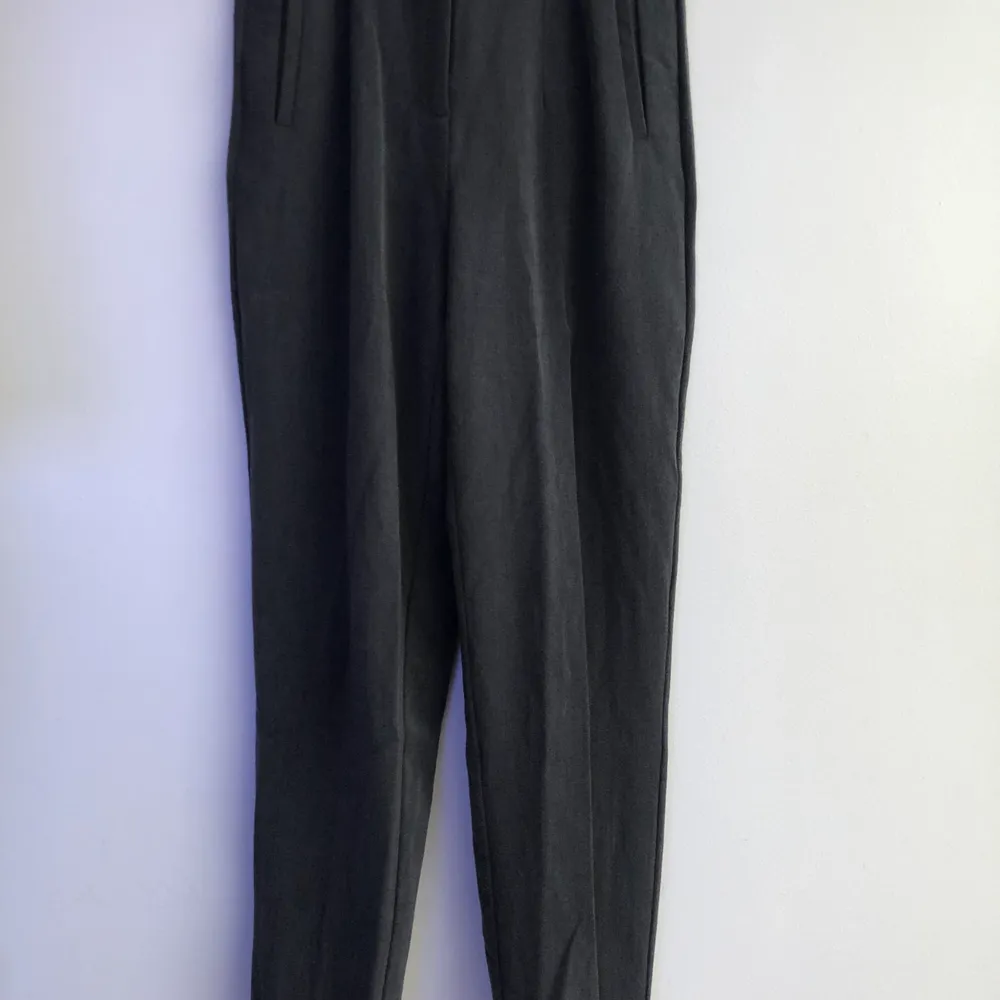 Set of 3 cigarette pants : green, grey and black. The green and grey pants are XS and the black is S but very tight. Wore them 1 time each . Jeans & Byxor.