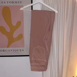 Rosa Dagny Mom jeans! - Rosa jeans, aldrig använda!