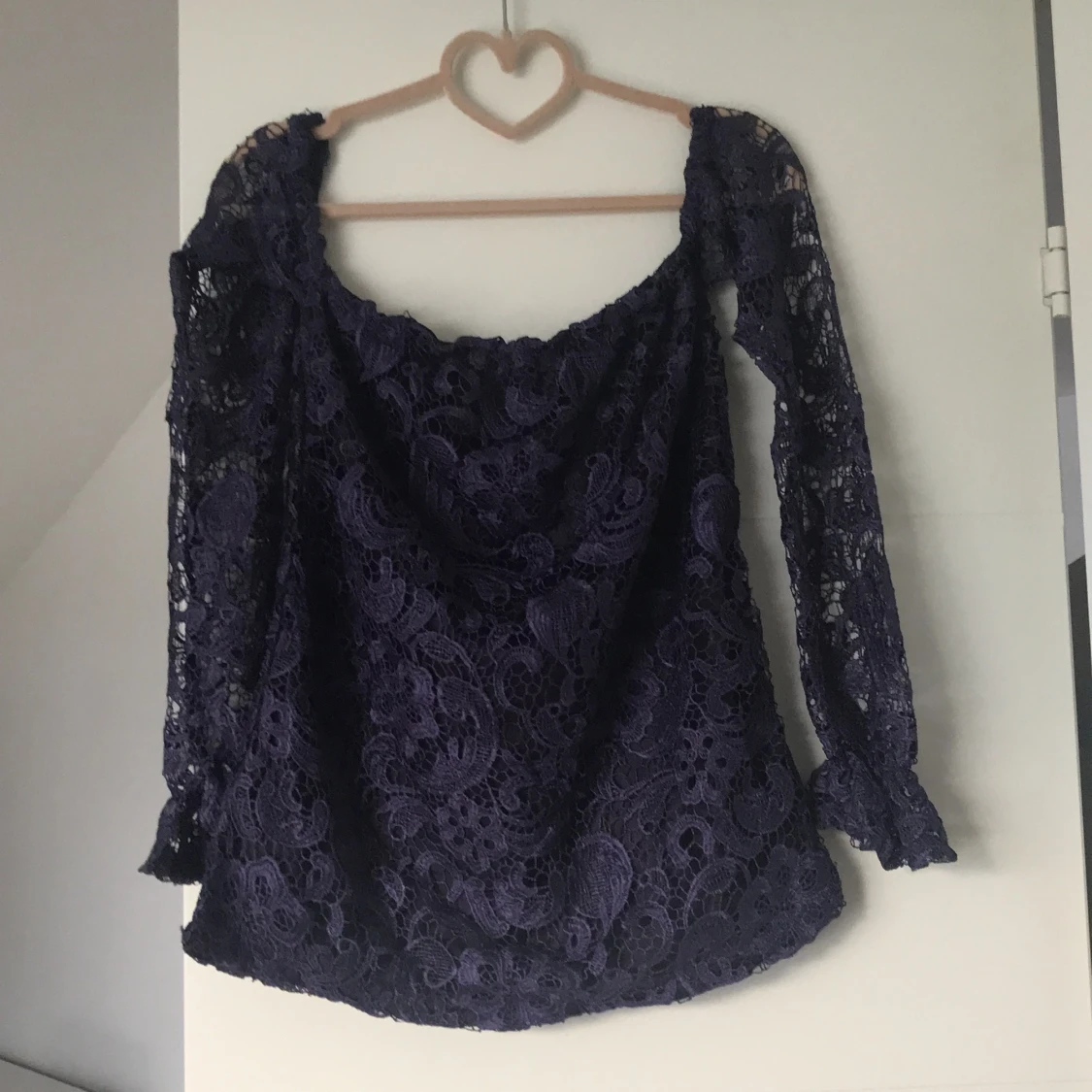 Off shoulder tröja, med spets