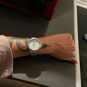 Gant klocka  - Hej säljer min fina gant har haft den för två år sedan och den funkar som ny 