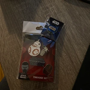 Star wars pins - Star Wars pins köpta på Disneystore i Japan, svåra att få tag på. Köpare står för frakt ❤️