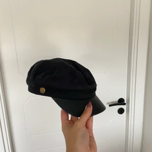 Baker boy hat - only worn once