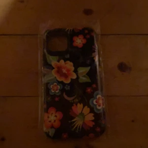 MOBILSKAL  - Det här är ett skal för iPhone 11 pro och kommer från dollar stor🌸🌼 aldrig använt i original förpackning. 