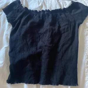 Topp  - En topp från Gina Tricot i storlek S. Nypris 119:-