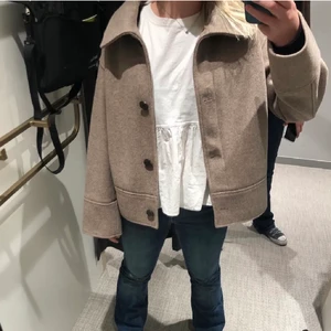 Kappa - Säljer nu denna eftertraktade jacka från Kappahl. (Är inte riktigt samma modell som på bilden men snarlikt) Aldrig använd & är som ny!❤️‍🔥