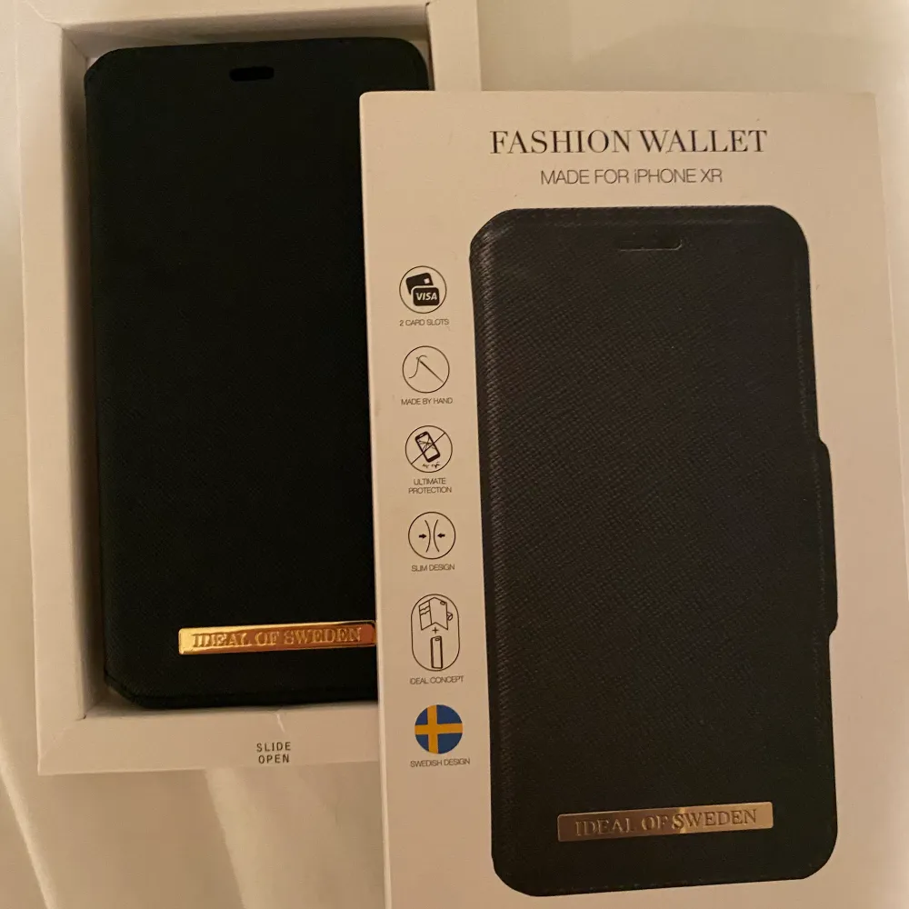 *helt nytt, aldrig använt* Ideal Of Sweden skal till iPhone XR! Magnetiskt och avtagbart plånboksfodral. Nypris 399kr . Accessoarer.