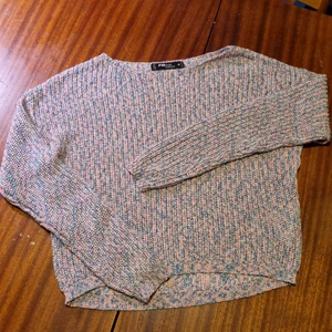 Stickad tröja - Så fin stickad tröja! Pastellfärger. 25 kr + 66 kr frakt. Samfraktar vid köp av flera varor 🌼📦