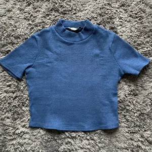 Pull and bear turtleneck - Superfin turtleneck från pull and bear, använts ganska många gånger men i bra skick, skriv till mig om ni vill ha fler bilder eller har frågor!! 💕💕