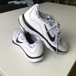 Nike sneakers, vit/svart, Strl:36