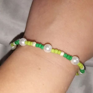 Armband - Ett fint grönt nytt och hemmagjort armband